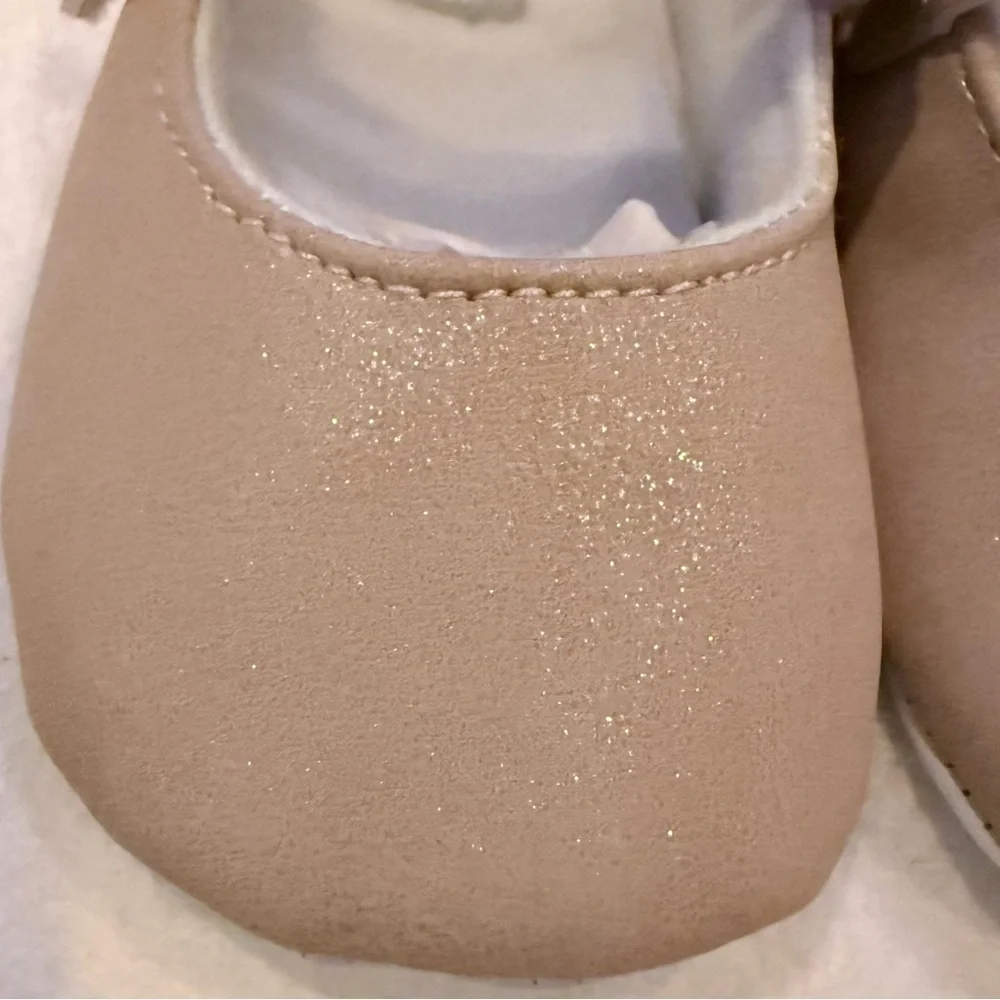 Carter’s Child of Mine infant girl Mary Jane crib shoes size 0-3 months